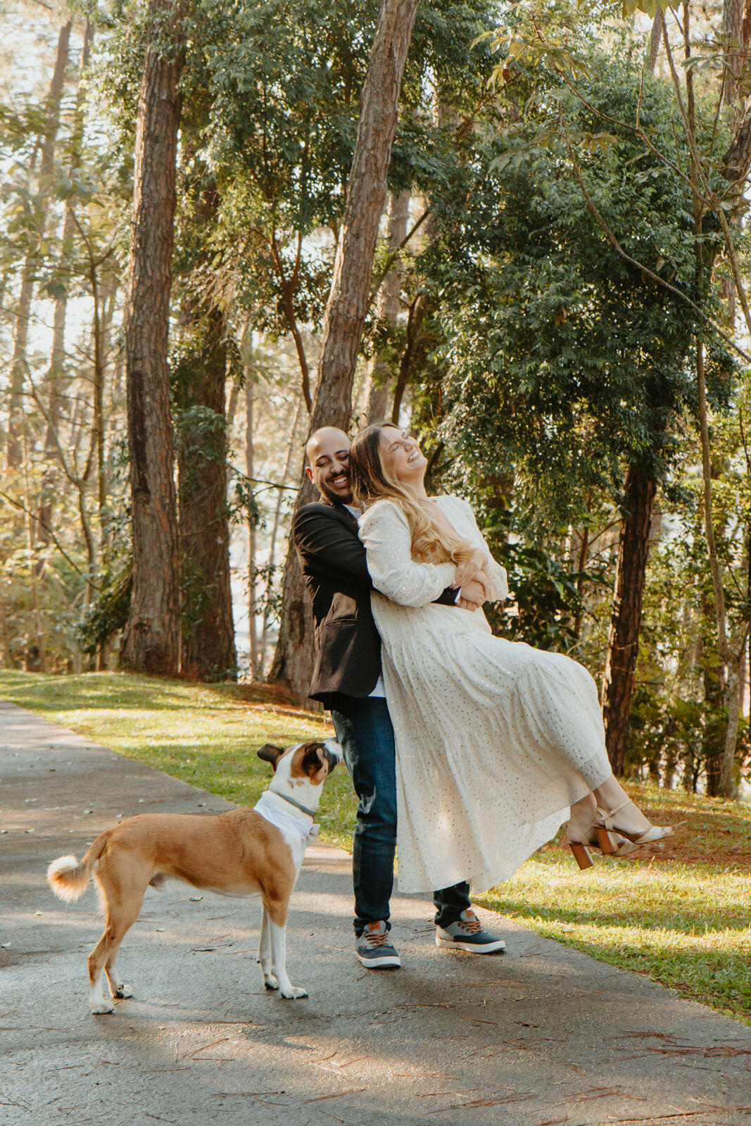 Foto Pré-wedding com cachorro: como incluir seu melhor amigo nesse momento tão especial Foto Pré-wedding com cachorro: como incluir seu melhor amigo nesse momento tão especial - Imagem 1